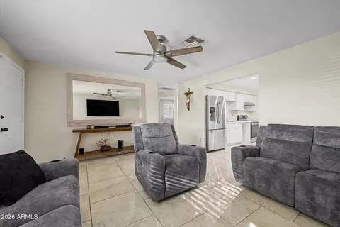 Living - 4657 N 79th Dr, Phoenix, AZ 85033 photo 2 of 2