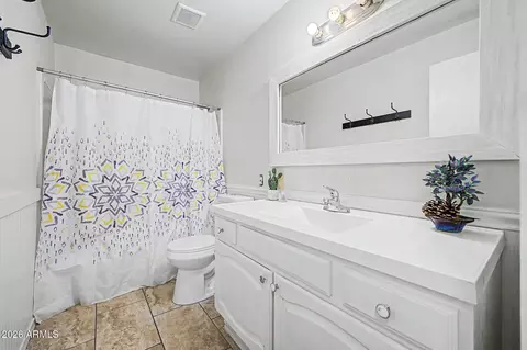 Bath - 4657 N 79th Dr, Phoenix, AZ 85033 photo 2 of 2