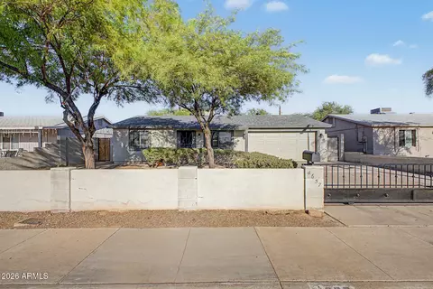 Exterior - 4657 N 79th Dr, Phoenix, AZ 85033 photo 2 of 7