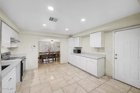 Kitchen - 4657 N 79th Dr, Phoenix, AZ 85033 photo 1 of 3