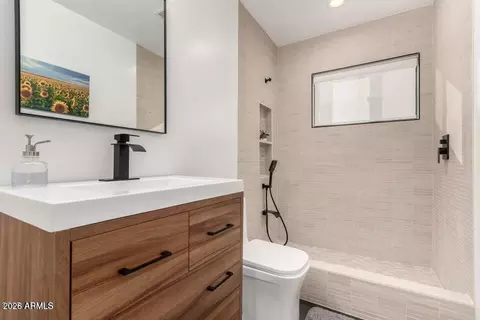 Bath - 1837 E Minnezona Ave, Phoenix, AZ 85016 photo 2 of 6