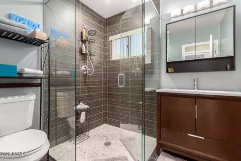 Bath - 1837 E Minnezona Ave, Phoenix, AZ 85016 photo 1 of 6