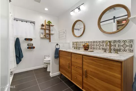 Bath - 1837 E Minnezona Ave, Phoenix, AZ 85016 photo 3 of 6