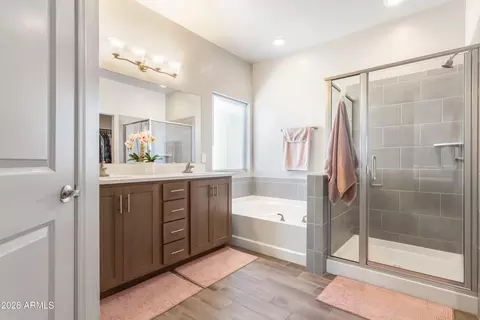 Bath - 6733 E Vaquero Cir, Hereford, AZ 85615 photo 1 of 3