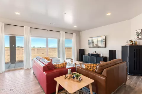 Living - 6733 E Vaquero Cir, Hereford, AZ 85615 photo 2 of 4