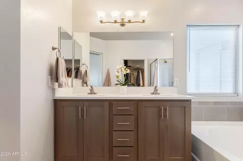 Bath - 6733 E Vaquero Cir, Hereford, AZ 85615 photo 2 of 3
