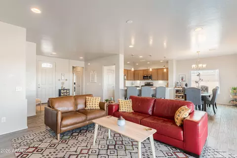 Living - 6733 E Vaquero Cir, Hereford, AZ 85615 photo 4 of 4