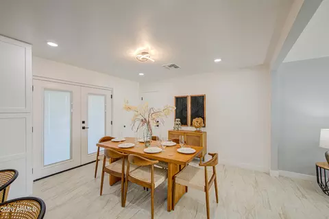 Dining - 9043 N 16th Dr, Phoenix, AZ 85021 photo 4 of 5