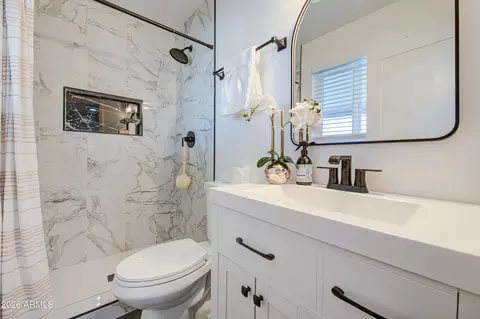 Bath - 9043 N 16th Dr, Phoenix, AZ 85021 photo 2 of 6