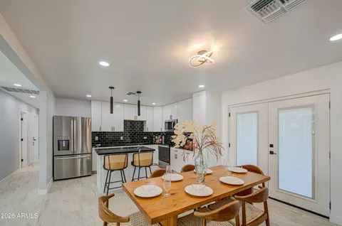 Dining - 9043 N 16th Dr, Phoenix, AZ 85021 photo 3 of 5