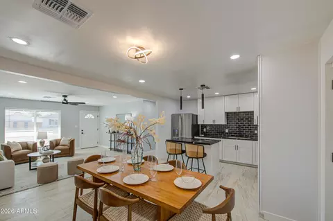 Dining - 9043 N 16th Dr, Phoenix, AZ 85021 photo 2 of 5