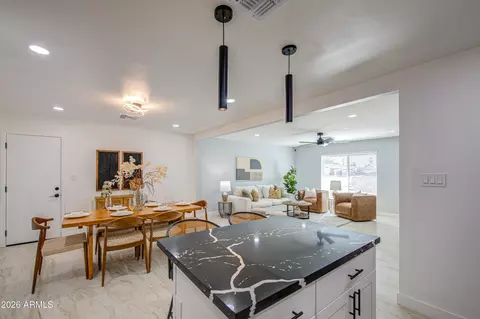 Dining - 9043 N 16th Dr, Phoenix, AZ 85021 photo 5 of 5
