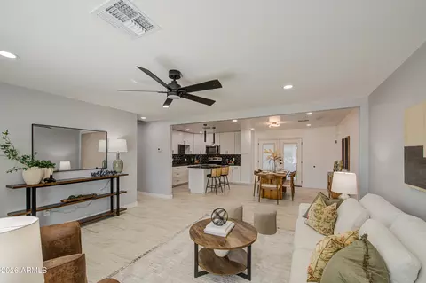 Living - 9043 N 16th Dr, Phoenix, AZ 85021 photo 4 of 4