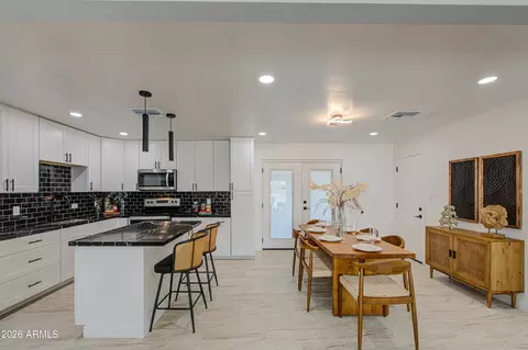 Dining - 9043 N 16th Dr, Phoenix, AZ 85021 photo 1 of 5