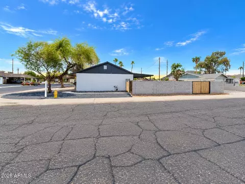 Exterior - 9043 N 16th Dr, Phoenix, AZ 85021 photo 2 of 5