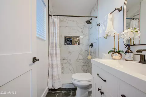 Bath - 9043 N 16th Dr, Phoenix, AZ 85021 photo 1 of 6