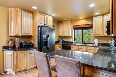 Kitchen - 2818 Constellation Ln, Overgaard, AZ 85933 photo 2 of 3