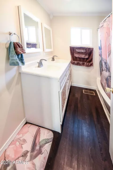 Bath - 466 S Fourth St, Globe, AZ 85501 photo 3 of 10