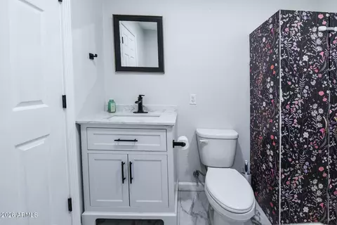 Bath - 466 S Fourth St, Globe, AZ 85501 photo 9 of 10