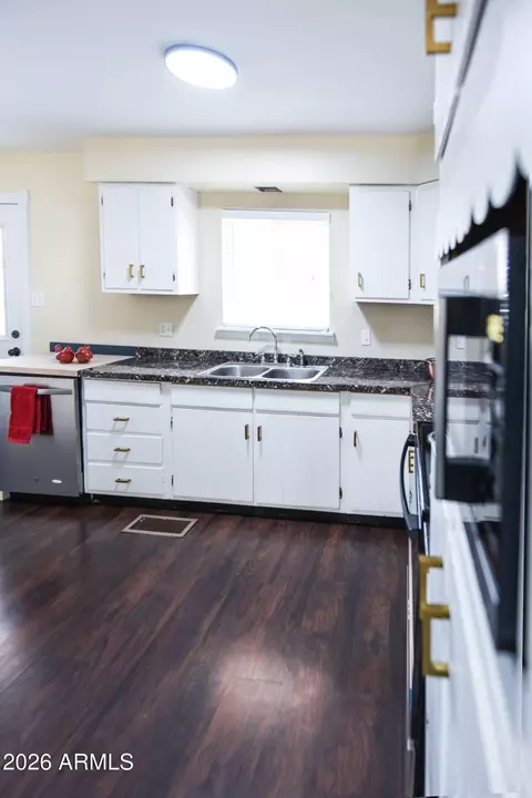 Kitchen - 466 S Fourth St, Globe, AZ 85501 photo 7 of 13
