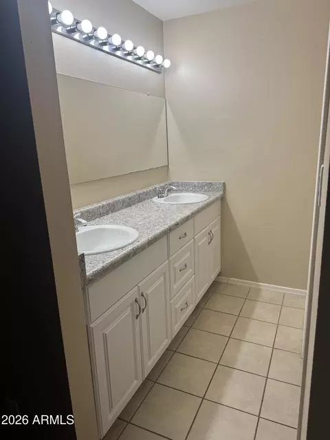 Bath - 532 E 4th Pl, Mesa, AZ 85203 photo 1 of 4