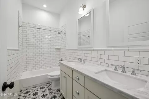 Bath - 4311 Earll Dr, Phoenix, AZ 85018 photo 3 of 4