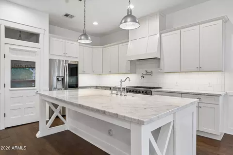 Kitchen - 4311 Earll Dr, Phoenix, AZ 85018 photo 1 of 3