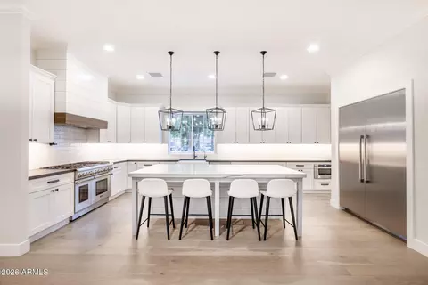 Kitchen - 3216 E Weldon Ave, Phoenix, AZ 85018 photo 5 of 6
