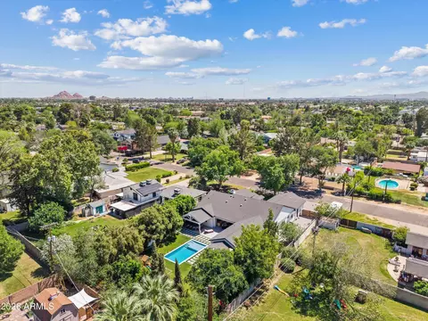 View/Area - 3216 E Weldon Ave, Phoenix, AZ 85018 photo 1 of 2