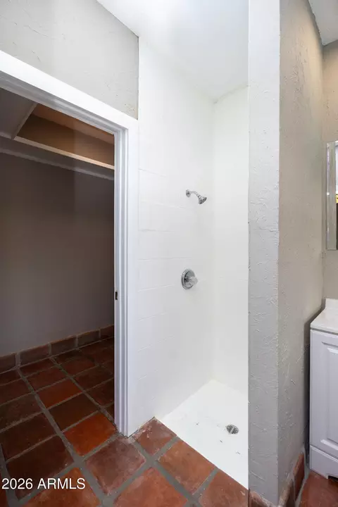 Bath - 4 Cochise Ln, Bisbee, AZ 85603 photo 2 of 4