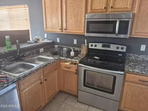 Kitchen - 2674 S Seton Ave, Gilbert, AZ 85295 photo 4 of 4