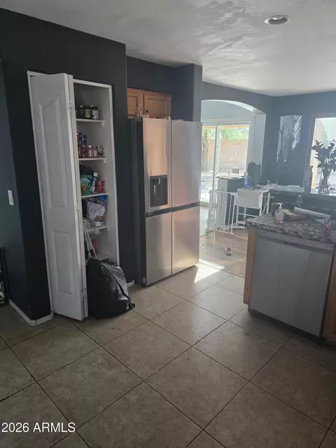 Kitchen - 2674 S Seton Ave, Gilbert, AZ 85295 photo 2 of 4