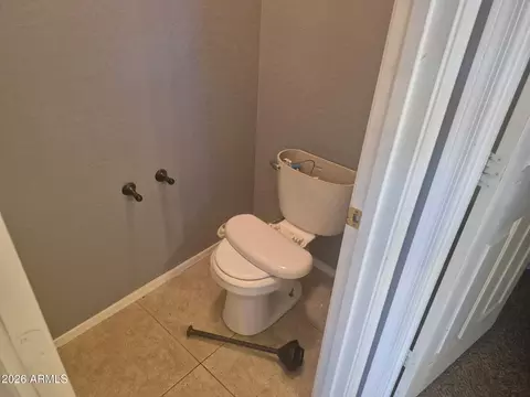 Bath - 2674 S Seton Ave, Gilbert, AZ 85295 photo 2 of 4