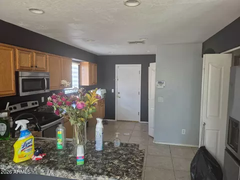 Kitchen - 2674 S Seton Ave, Gilbert, AZ 85295 photo 3 of 4