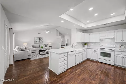 Kitchen - 11440 E Nido Ave, Mesa, AZ 85209 photo 3 of 4