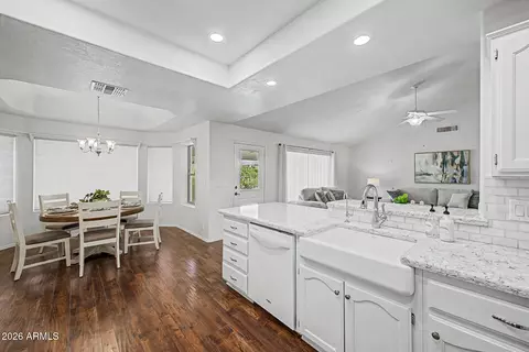 Kitchen - 11440 E Nido Ave, Mesa, AZ 85209 photo 4 of 4
