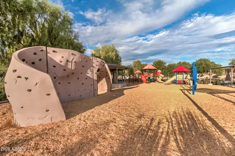 View/Area - 957 E Rojo Way, Gilbert, AZ 85297 photo 10 of 31
