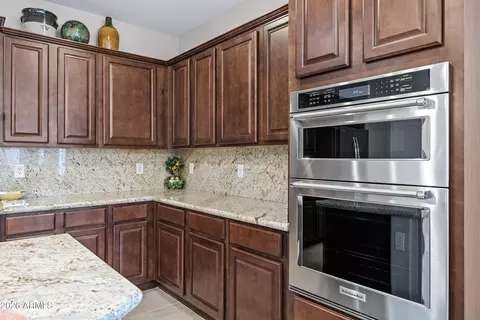 Kitchen - 957 E Rojo Way, Gilbert, AZ 85297 photo 6 of 7