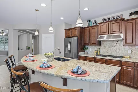 Kitchen - 957 E Rojo Way, Gilbert, AZ 85297 photo 5 of 7