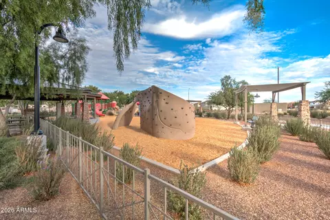 View/Area - 957 E Rojo Way, Gilbert, AZ 85297 photo 3 of 31