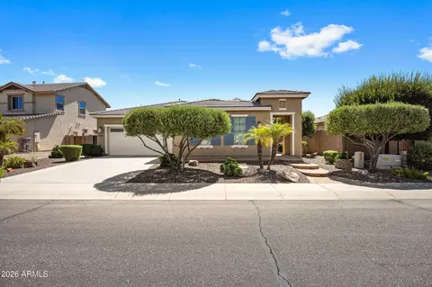 Exterior - 957 E Rojo Way, Gilbert, AZ 85297 photo 7 of 14