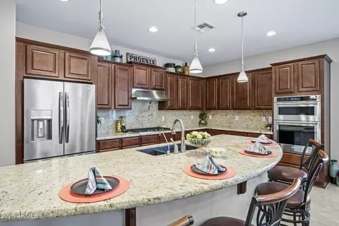 Kitchen - 957 E Rojo Way, Gilbert, AZ 85297 photo 4 of 7