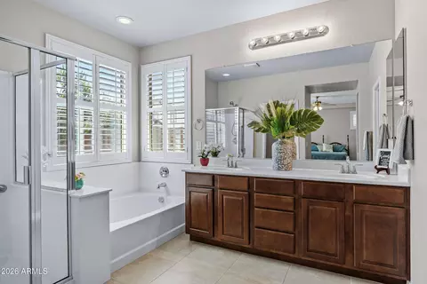 Bath - 957 E Rojo Way, Gilbert, AZ 85297 photo 1 of 4