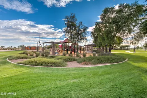 View/Area - 957 E Rojo Way, Gilbert, AZ 85297 photo 2 of 31