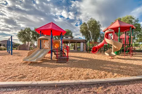 View/Area - 957 E Rojo Way, Gilbert, AZ 85297 photo 9 of 31