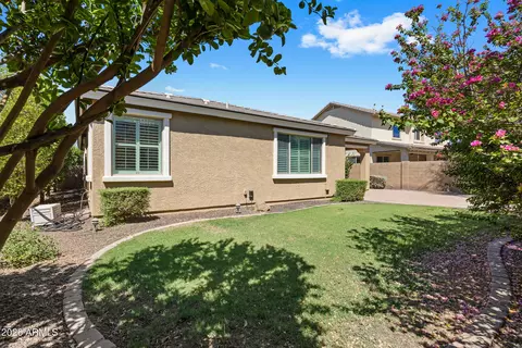 Exterior - 957 E Rojo Way, Gilbert, AZ 85297 photo 2 of 14