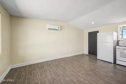 Living - 1535 E Christy Dr, Phoenix, AZ 85020 photo 2 of 4