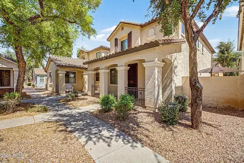 Exterior - 108 E Palomino Dr, Gilbert, AZ 85296 photo 2 of 4