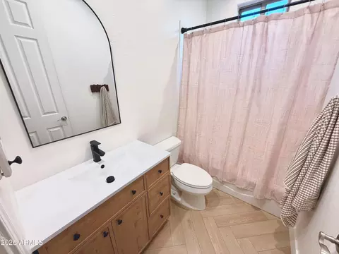 Bath - 3818 E Crest Ln, Phoenix, AZ 85050 photo 5 of 6