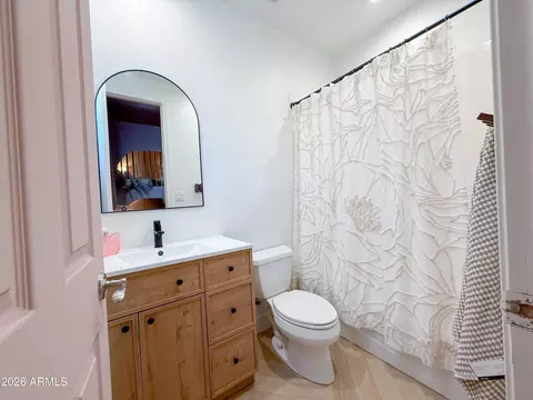 Bath - 3818 E Crest Ln, Phoenix, AZ 85050 photo 4 of 6